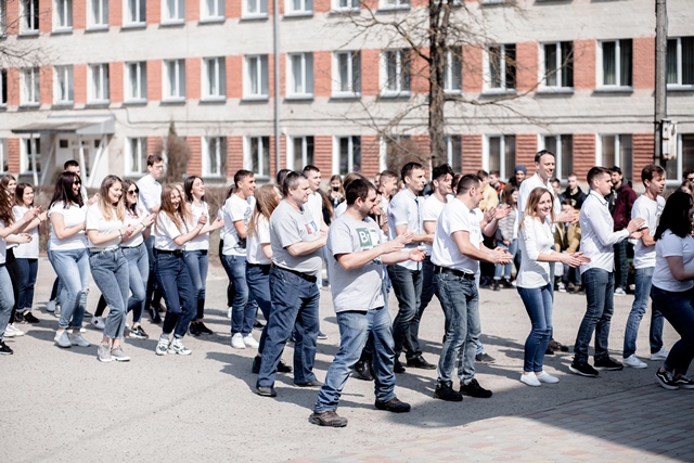 Святковий флешмоб студентів та викладачів